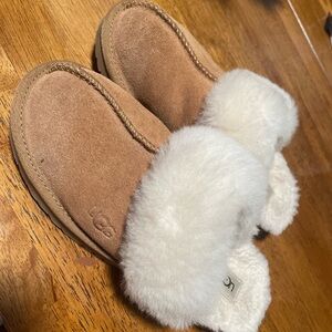 UGG SLIPPERS